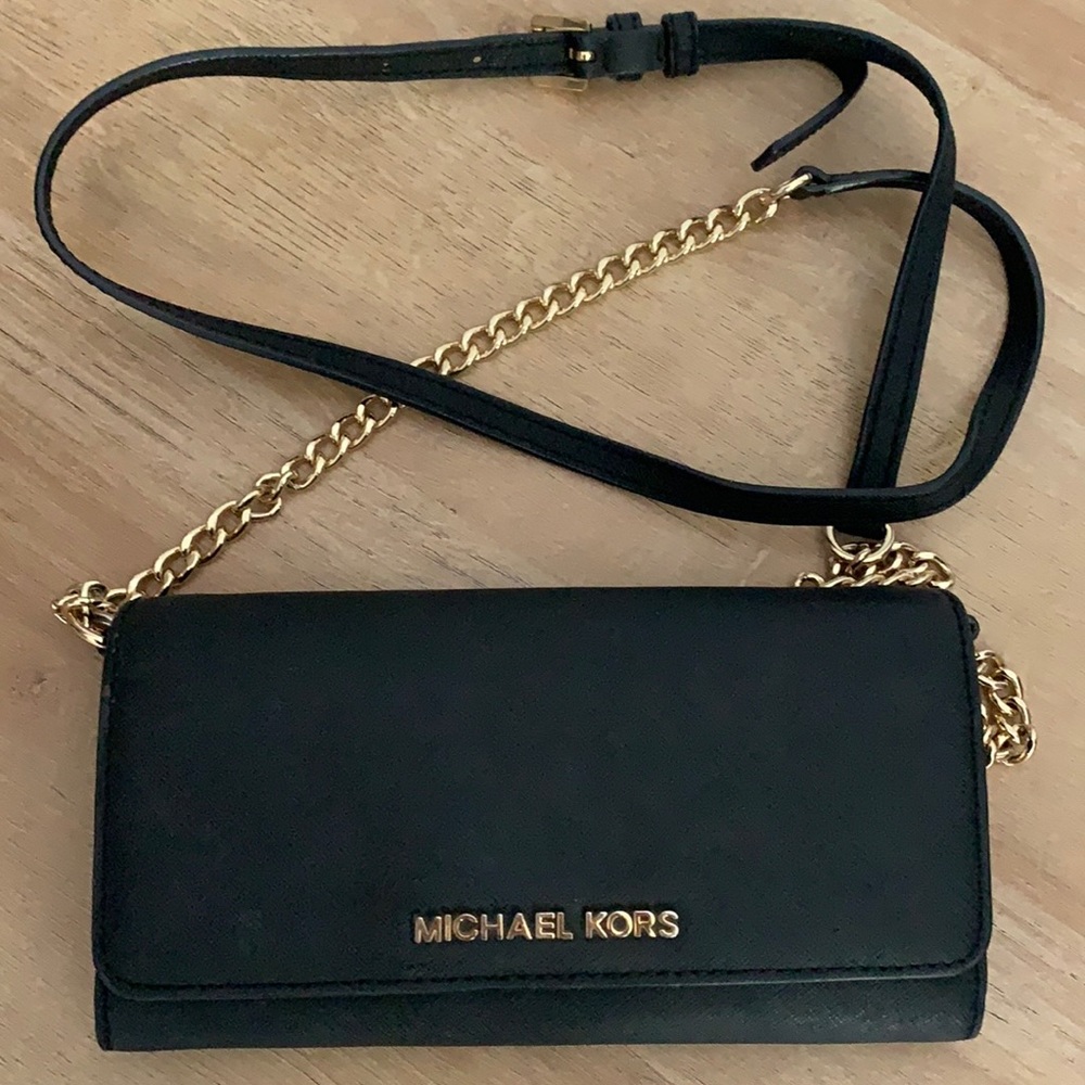 Wallet with chain
